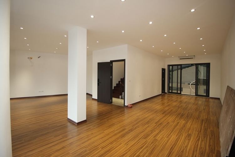 A 5 bedroom house with big yard for rent in Tay Ho, Ha Noi