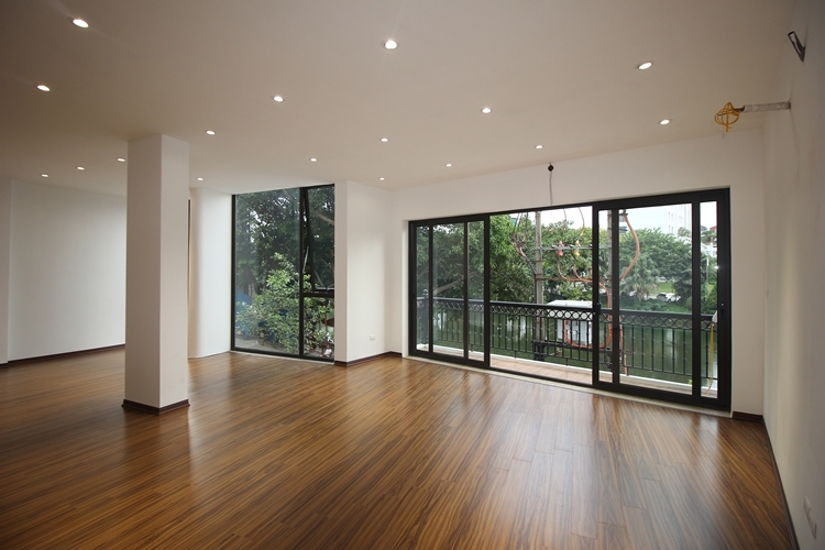 A 5 bedroom house with big yard for rent in Tay Ho, Ha Noi
