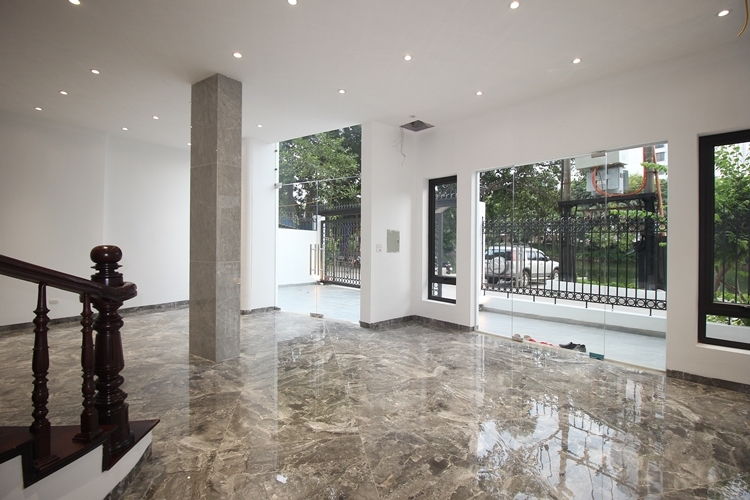 A 5 bedroom house with big yard for rent in Tay Ho, Ha Noi