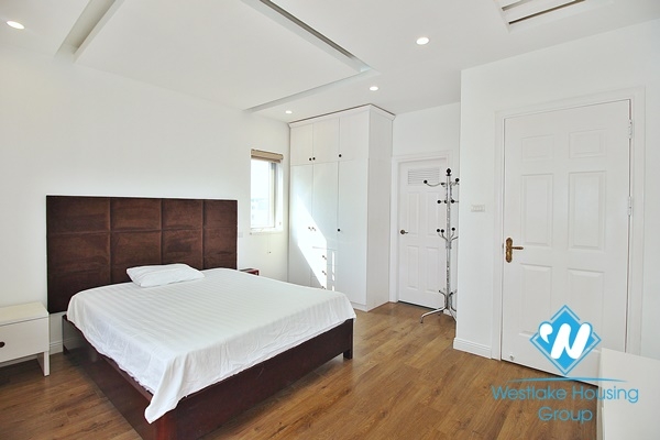 Beautiful lake view 2 bedroom apartment in To ngoc van, Tay ho