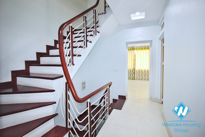 Unfurnished house for rent in An Duong Vuong st, Tay Ho