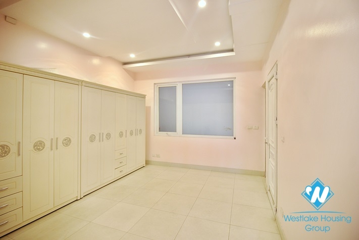 Unfurnished house for rent in An Duong Vuong st, Tay Ho