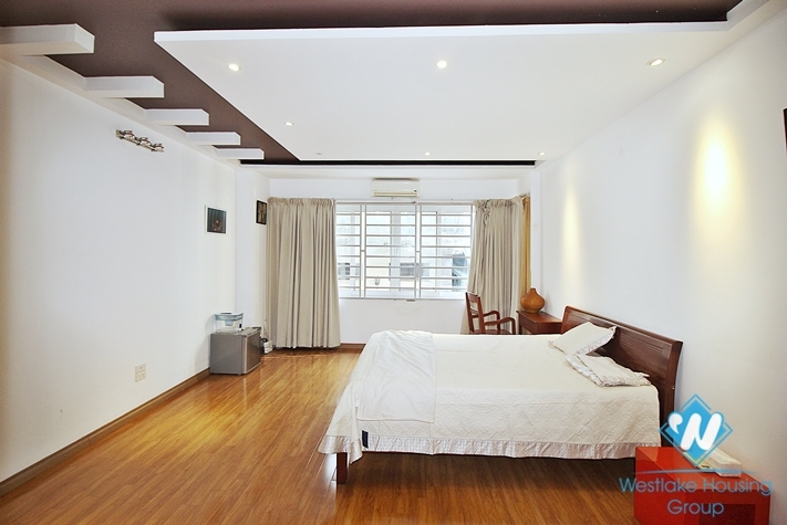 An affordable 4 bedrooms house for rent in Au Co street, Tay Ho