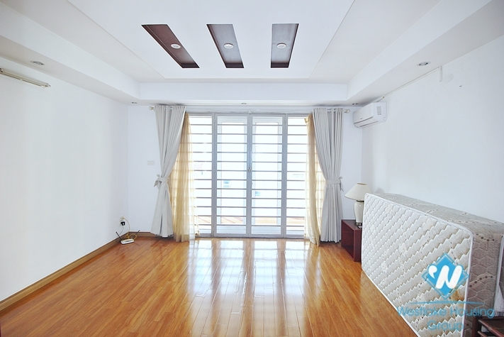 An affordable 4 bedrooms house for rent in Au Co street, Tay Ho