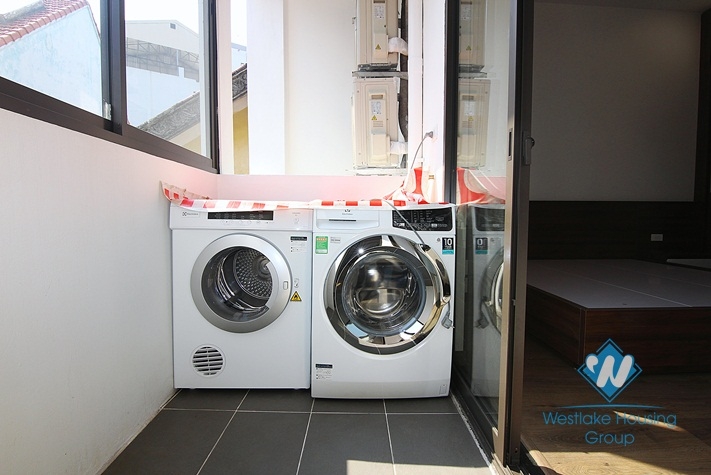 Lake view and high floor 3beds apartment for rent in Dang Thai Mai st, Tay Ho