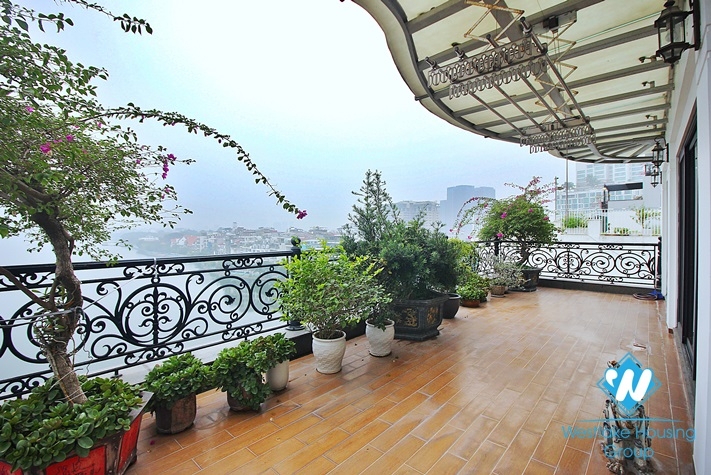 Spacious and lake view 3beds apartment for rent in Xuan Dieu, Tay Ho