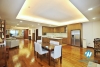 Spacious and lake view 3beds apartment for rent in Xuan Dieu, Tay Ho