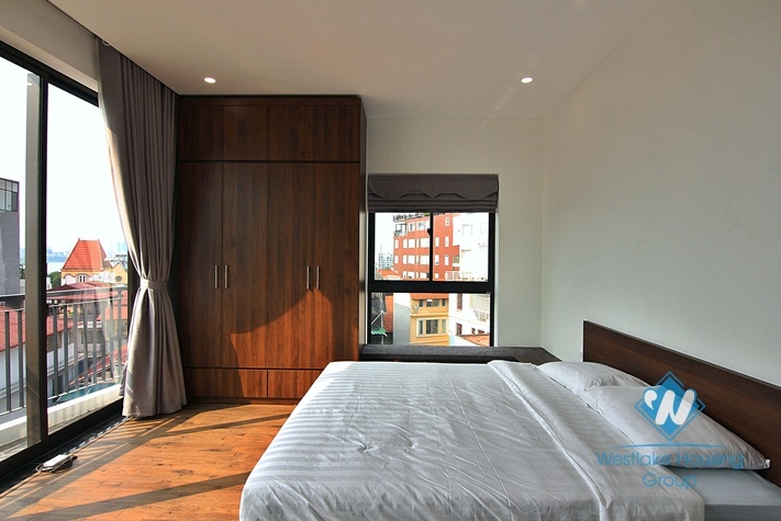 Lake view and high floor 3beds apartment for rent in Dang Thai Mai st, Tay Ho