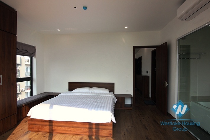 Lake view and high floor 3beds apartment for rent in Dang Thai Mai st, Tay Ho