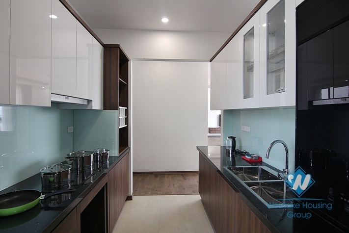 Lake view and high floor 3beds apartment for rent in Dang Thai Mai st, Tay Ho