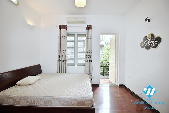 Lakeside garden house for rent in Tay Ho