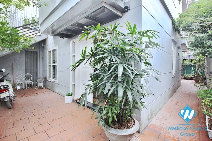 Lakeside garden house for rent in Tay Ho