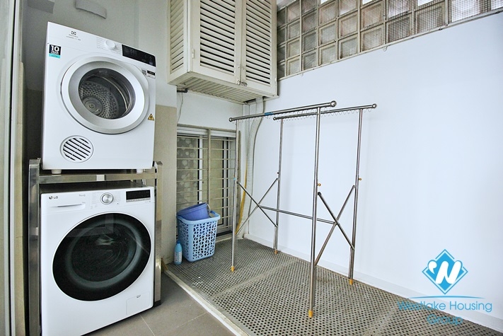 Lake view 03 bedrooms apartment for rent in Quang An st, Tay Ho district 