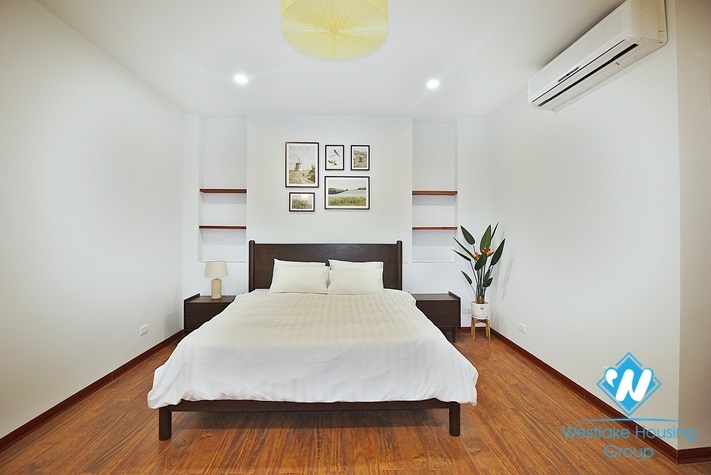 Lake view 03 bedrooms apartment for rent in Quang An st, Tay Ho district 