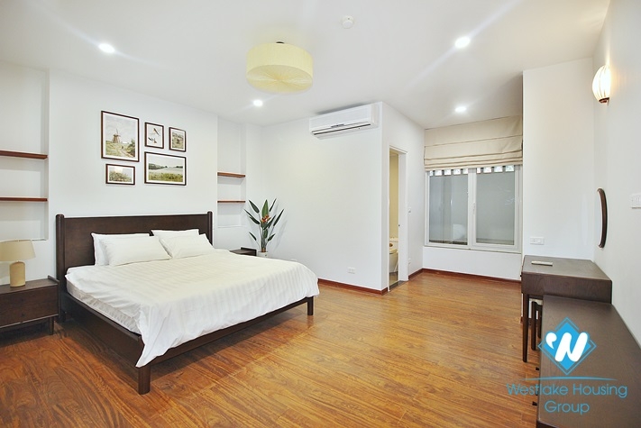 Lake view 03 bedrooms apartment for rent in Quang An st, Tay Ho district 