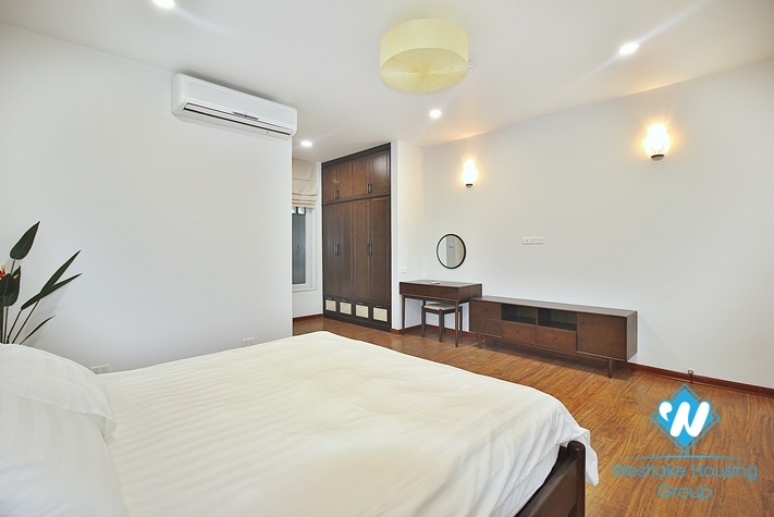 Lake view 03 bedrooms apartment for rent in Quang An st, Tay Ho district 