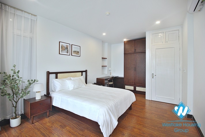 Lake view 03 bedrooms apartment for rent in Quang An st, Tay Ho district 