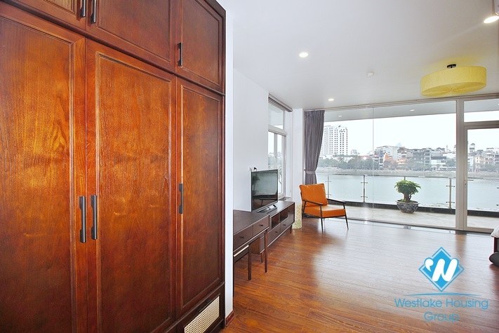 Lake view 03 bedrooms apartment for rent in Quang An st, Tay Ho district 