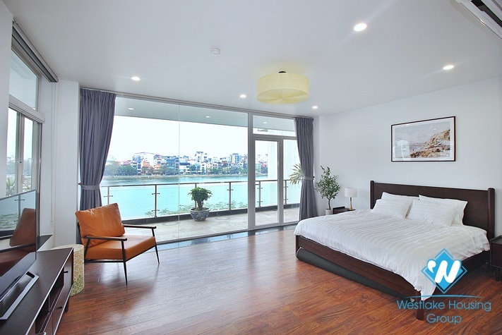 Lake view 03 bedrooms apartment for rent in Quang An st, Tay Ho district 