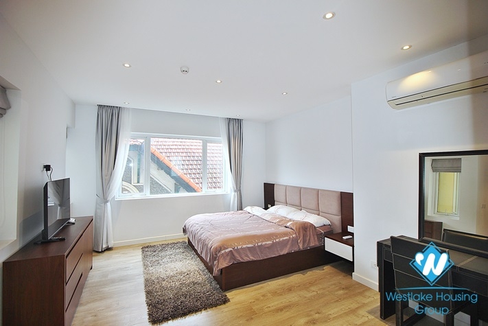 Modern serviced apartment with lake view for rent in Quang An Street, Tay Ho, Ha Noi 