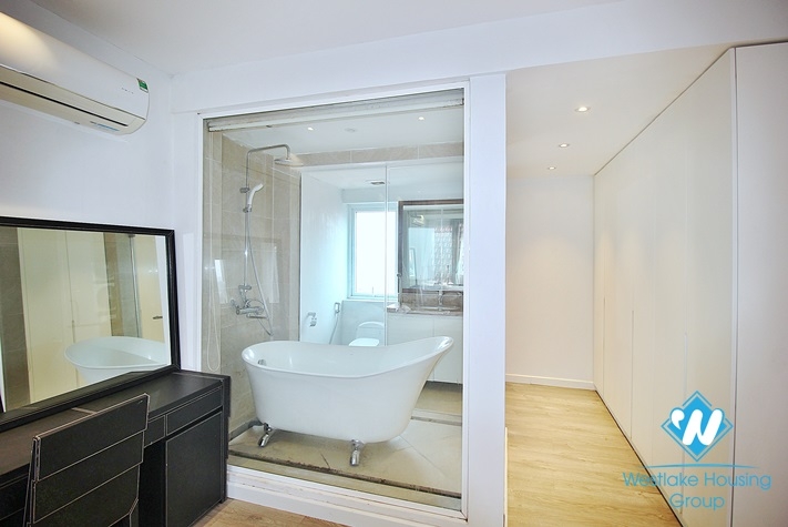 Modern serviced apartment with lake view for rent in Quang An Street, Tay Ho, Ha Noi 