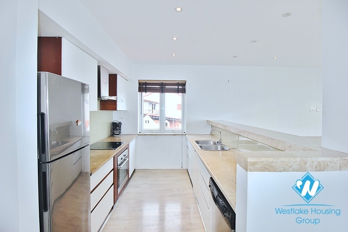 Modern serviced apartment with lake view for rent in Quang An Street, Tay Ho, Ha Noi 