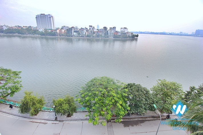 Modern serviced apartment with lake view for rent in Quang An Street, Tay Ho, Ha Noi 