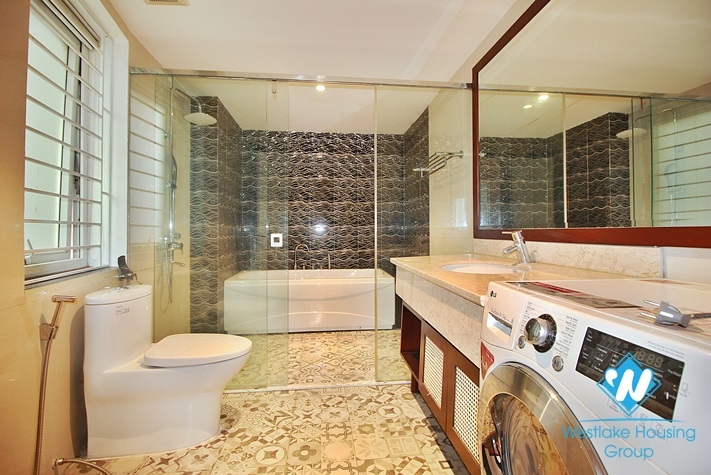 A lake view newly renovated 3 bedroom apartment for rent in Tu hoa