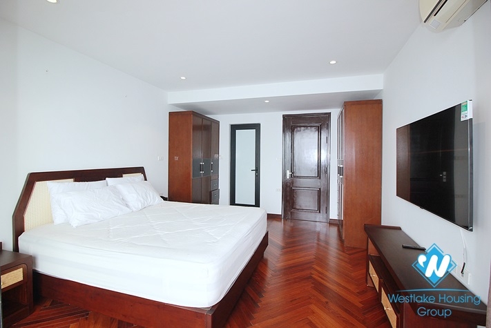 A lake view newly renovated 3 bedroom apartment for rent in Tu hoa