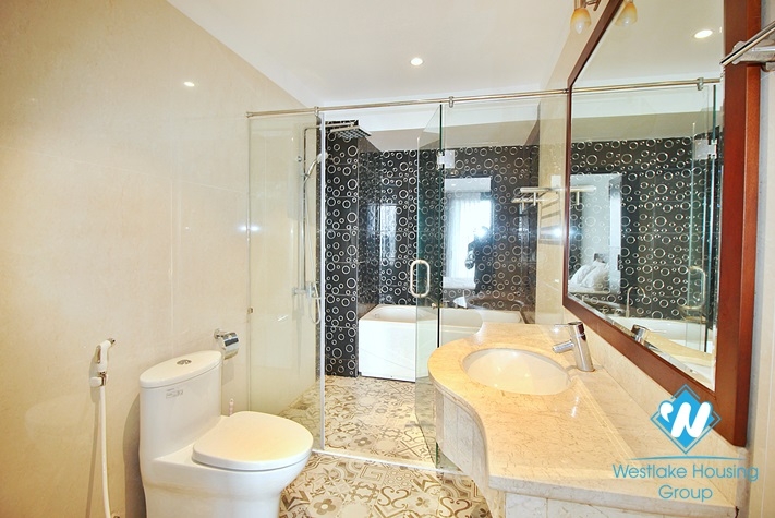 A lake view newly renovated 3 bedroom apartment for rent in Tu hoa