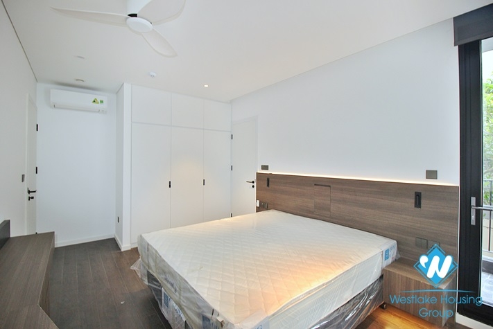 Lake view apartment with 2 bedrooms on the 2nd floor for rent in Tu Hoa st, Tay Ho