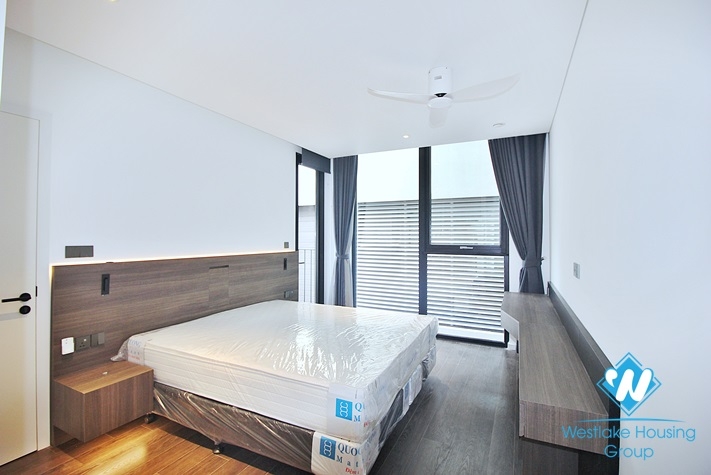 Lake view apartment with 2 bedrooms on the 2nd floor for rent in Tu Hoa st, Tay Ho