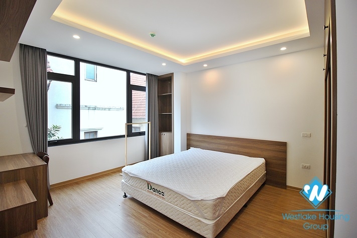 02 Bedrooms apartment for rent on Xuan Dieu st, Tay Ho District 