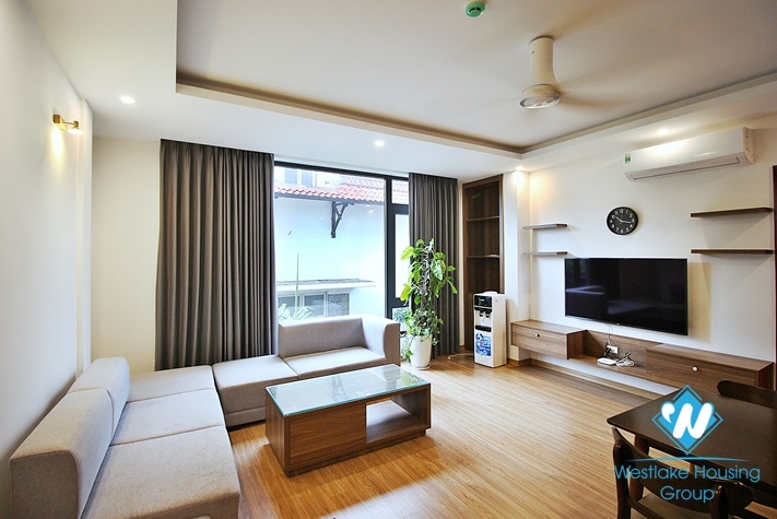 02 Bedrooms apartment for rent on Xuan Dieu st, Tay Ho District 