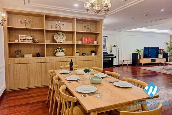 Brand new and modern 3 bedroom apartment for rent in Trung Hoa st, Cau Giay.