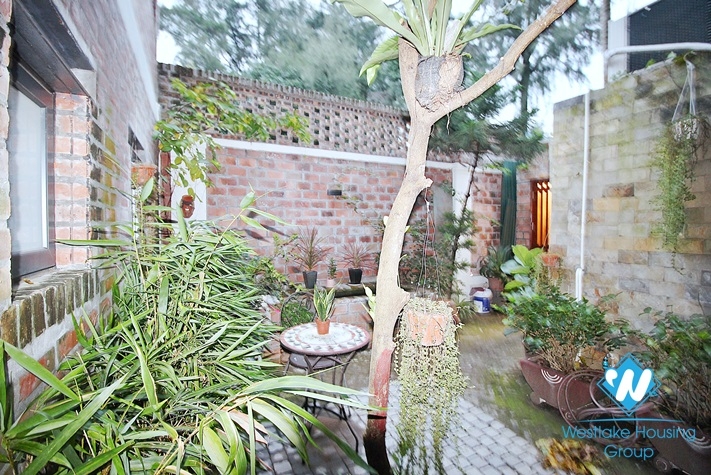 Lovely small house for rent in Dang Thai Mai st, Tay Ho district 
