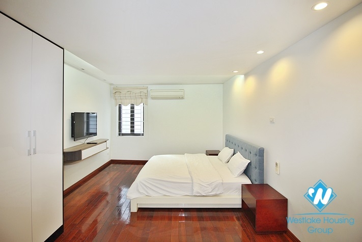 Lake view 3 bedroom apartment for rent in Yen Phu st, Tay Ho district.