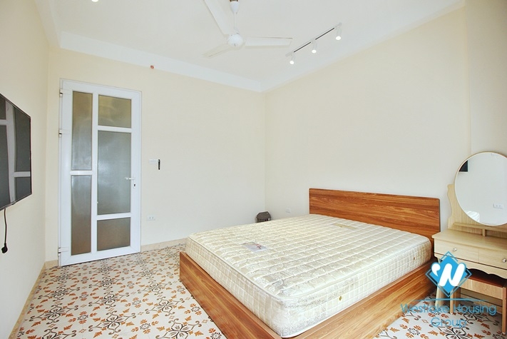 A good 5 bedrooms house in Lac long quan, Tay ho