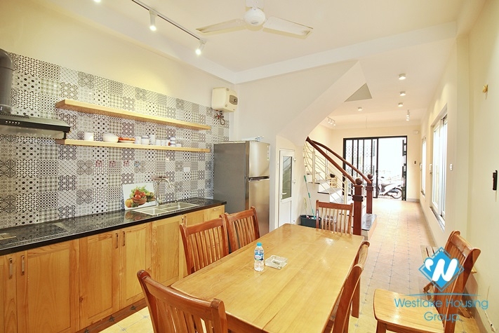A good 5 bedrooms house in Lac long quan, Tay ho