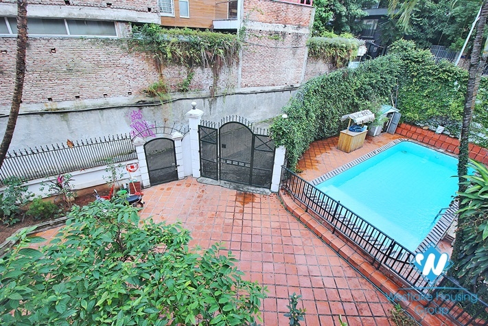 Beautifull house with huge garden for reent in Tay Ho District 