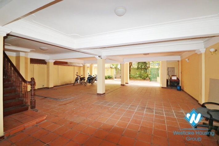 A big villa with front yard in To ngoc van, Tay ho
