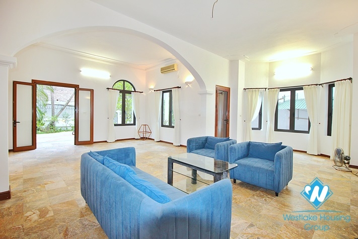 Beautifull house with huge garden for reent in Tay Ho District 