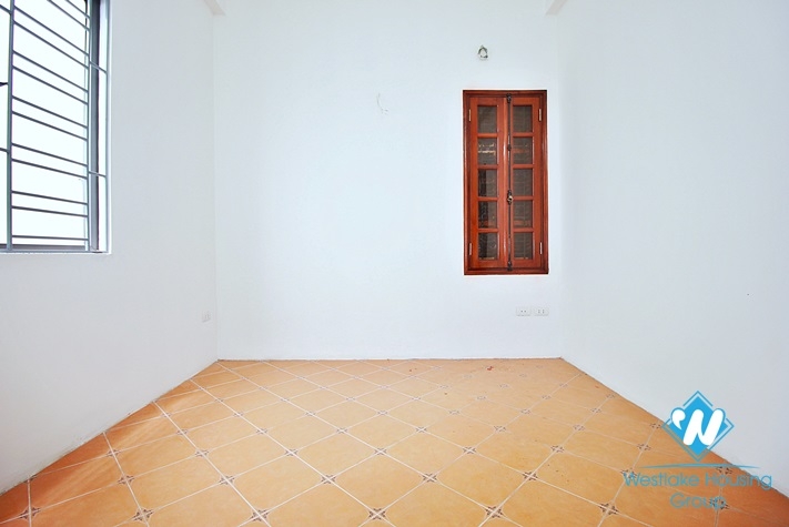 Cheap and bright 4 bedrooms house for rent in Tay Ho, Ha Noi