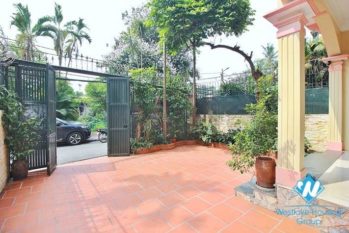 Large unfurnished house for lease in Westlake area, Hanoi