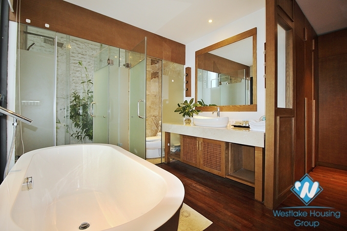 Gorgeous 3 bedroom apartment with beautiful lake view in Tay ho, Ha noi