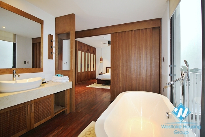 Gorgeous 3 bedroom apartment with beautiful lake view in Tay ho, Ha noi