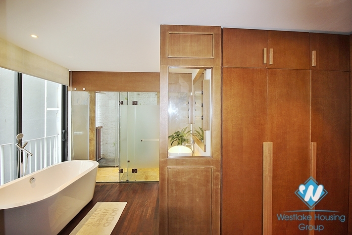 Gorgeous 3 bedroom apartment with beautiful lake view in Tay ho, Ha noi