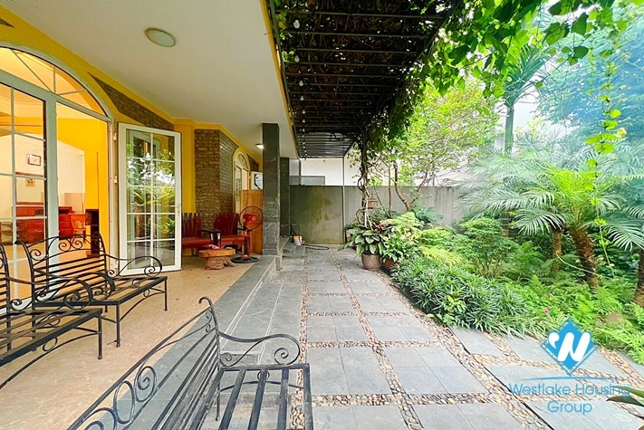 Garden house for rent with three bedrooms in Ngoc Thuy Long Bien, overlooking the River