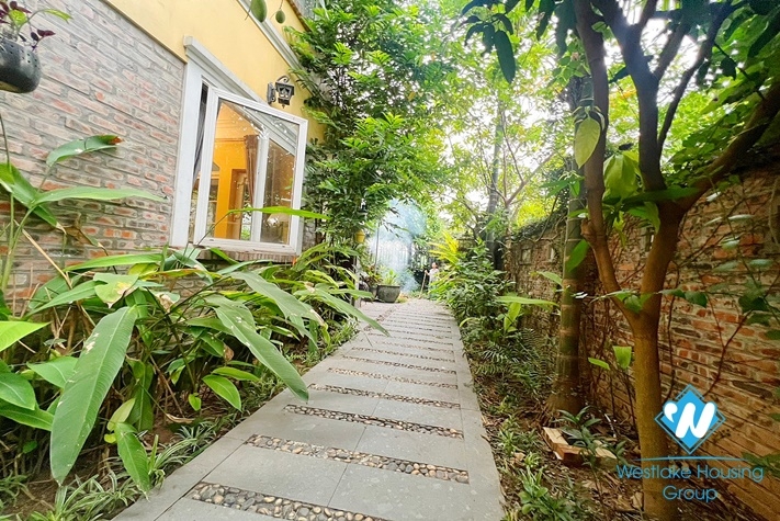 Garden house for rent with three bedrooms in Ngoc Thuy Long Bien, overlooking the River