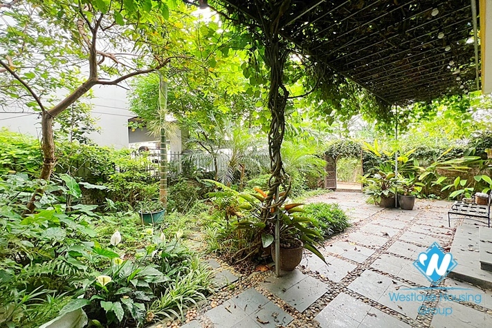 Garden house for rent with three bedrooms in Ngoc Thuy Long Bien, overlooking the River